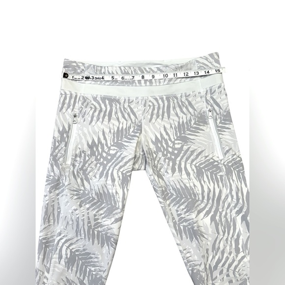 Lululemon Inspire Tight II, Size 10, Palm Camo White Nimbus 🏃♀️➡️ - Picture 14 of 16